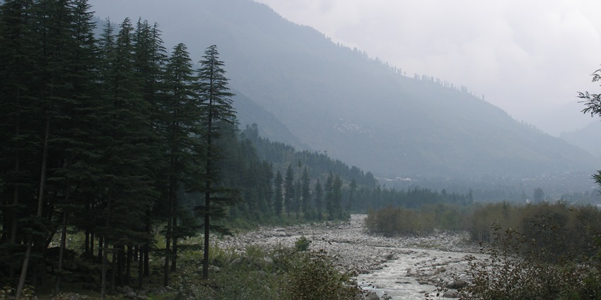 The beautiful Beas river following through the majestic valley of Kallu near kalath