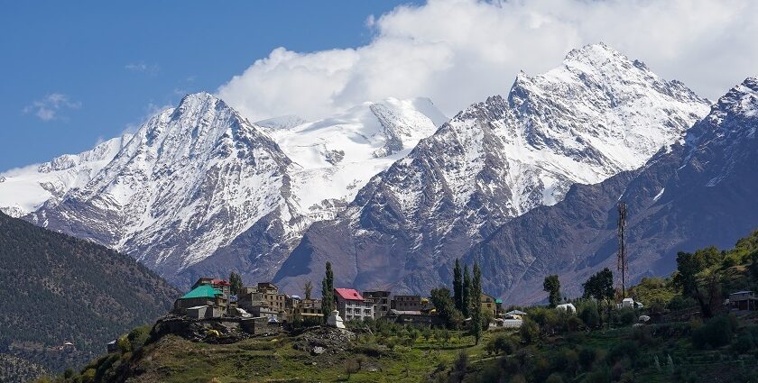 Explore the amazing places to visit in Himachal Pradesh in January amidst the beauty of nature.