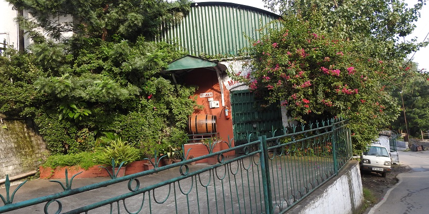 Gurkha Fort Kasauli is present in the beautiful town with the surroundings being extremely serene.