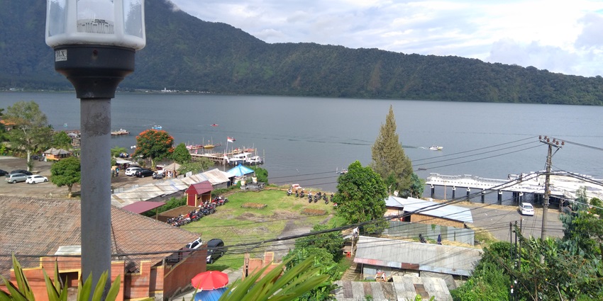 Panoramic views of the Bedugul and its sea side a perfect spot for paragliding in Bali trip