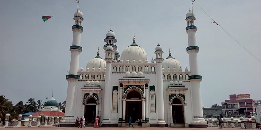 Beempalli Mosque is renowned for its beauty and serene ambience where you can seek blessings