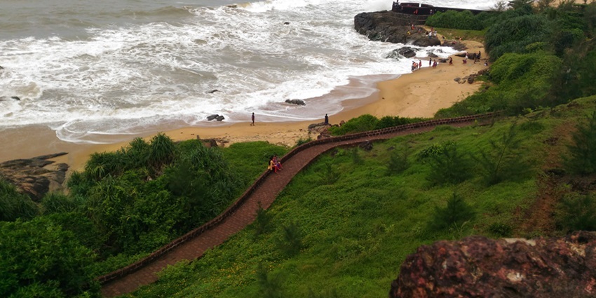 Bekal Beach is famous for the marvellous Bekal Fort , rising above the sea level. 