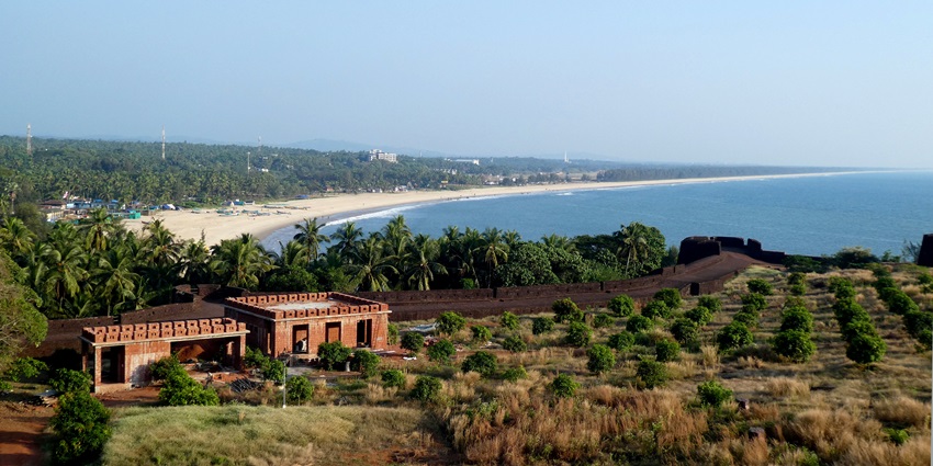 A panoramic aerial view of the Bekal Fort in Kerala surrounded by lush green vegetation