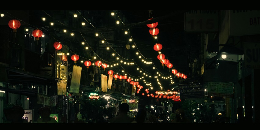 Ben Thanh is a night market at an affordable price that is a paradise for shopaholics.