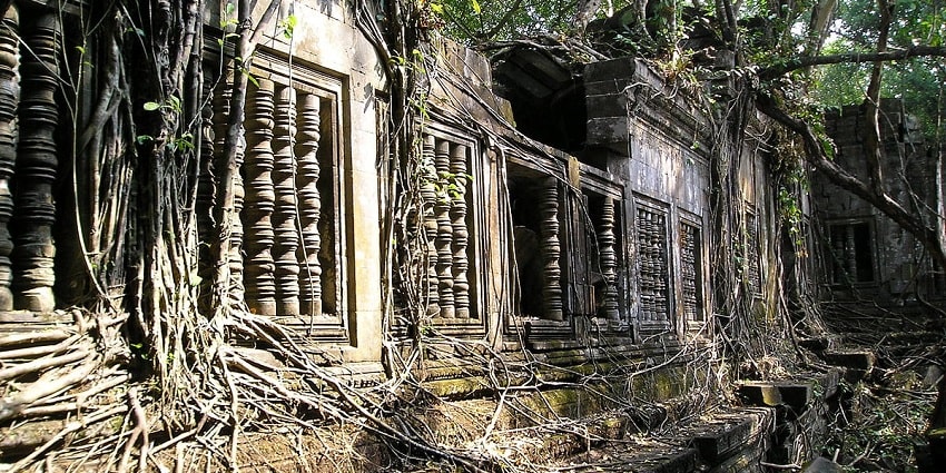 Offer prayers to the sacred Beng Mealea which is one of the biggest Cambodia Temples.