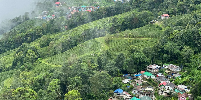 The best time to go paragliding in Darjeeling is in the spring and autumn months.
