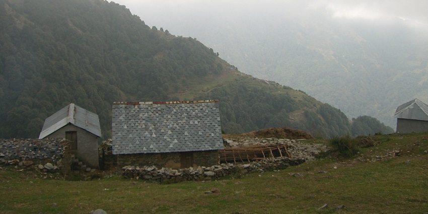 The tranquil surroundings and exhilarating views of Himachal Pradesh makes it a scenic spot.