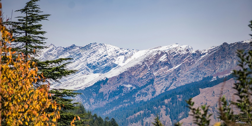The appropriate time to explore Bhalukpong picnic place is between October and April.