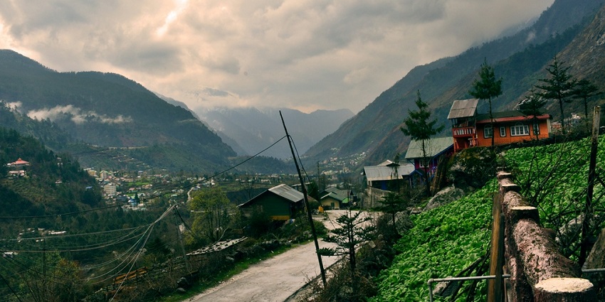 Explore the Rinchenpong Monastery in Sikkim and enjoy the spiritual ambiance there