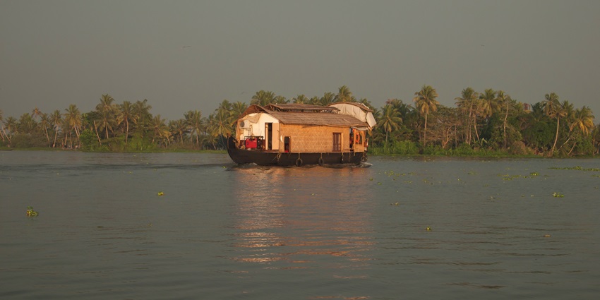 Visit the famous temple in Ernakulam, Kerala, India, from September to February.