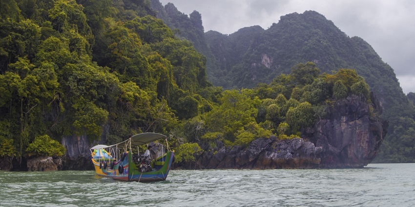 The best time to relish the beauty of James Bond Island is from November to April.