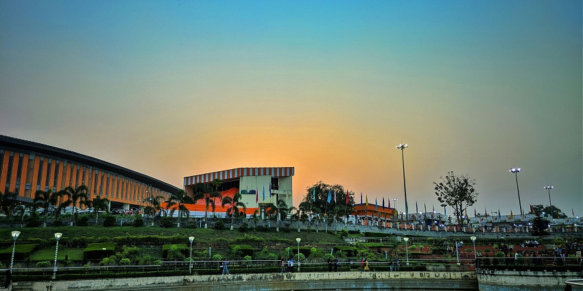 Agartala, a picturesque place awaits its visitors all year round due to soothing weather.