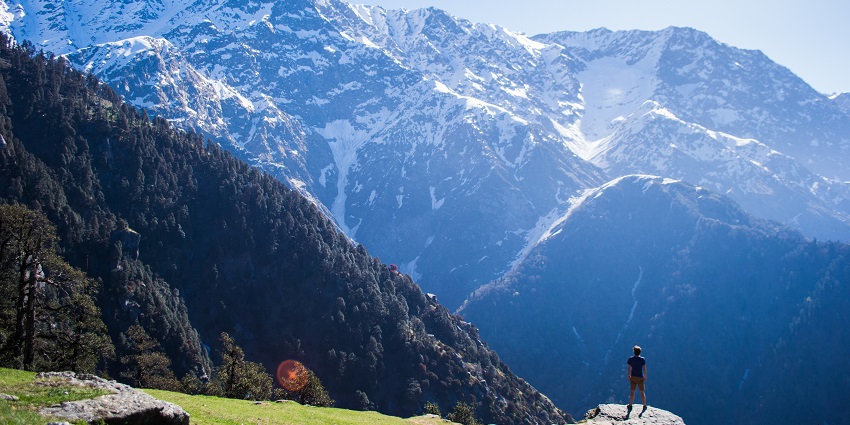 A picture from the Mcleodganj trekking site showing the Himalayan range up-close