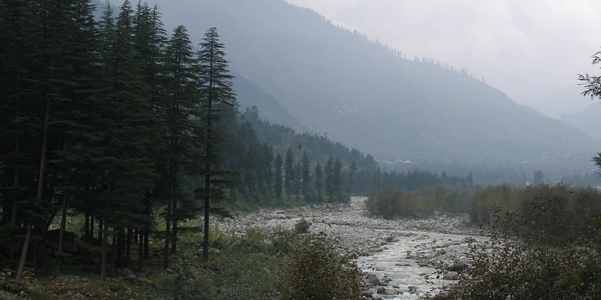 Explore the enigmatic landscapes of Kullu Valley, on your visit to Vashisht Temple.