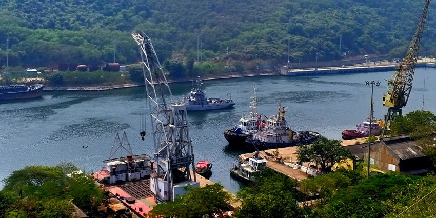 A breathtaking aerial view of lake in Andhra Pradesh with boats and ferries on it.