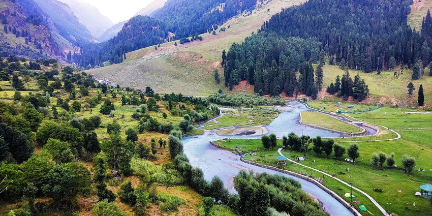 Explore the serene and calm surroundings of Betaab Valley on your visit to Pahalgam