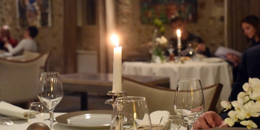 Bhoj Café is one of the best nightlife in Kasol spots wherein you can enjoy the sleek modern decor