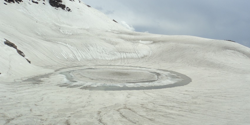 Bhrigu Lake is one of the most breathtaking places to visit in Manali in February for all.