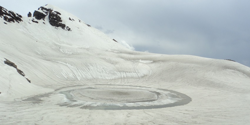 Add Bhrigu lake to your Manali April tourist places list for a sacred as well as serene getaway