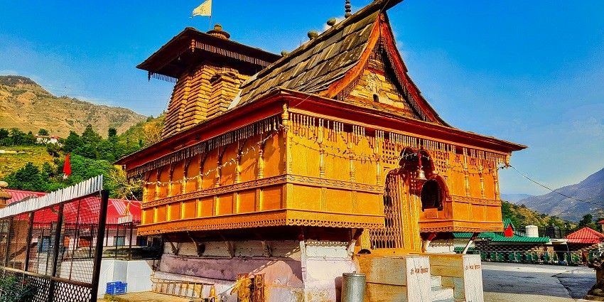 Bijli Mahadev Temple is one of the mystical Shiva temples in Manali, Himachal Pradesh.