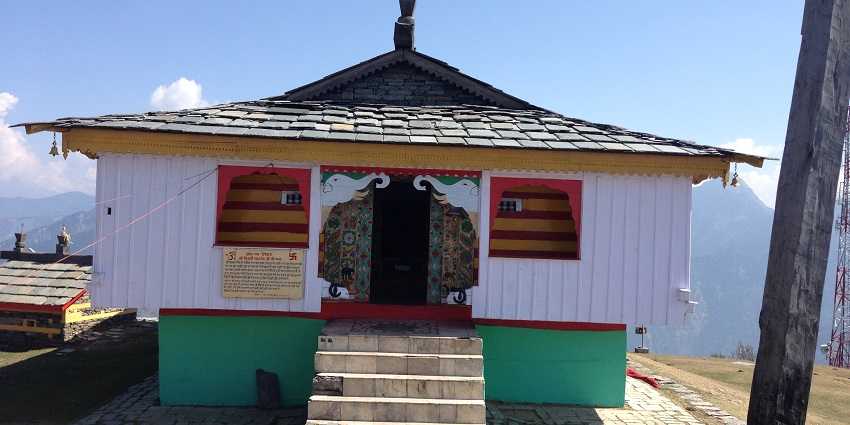 Bijli Mahadev temple is one of the famous places to visit in Manali in june among pilgrims