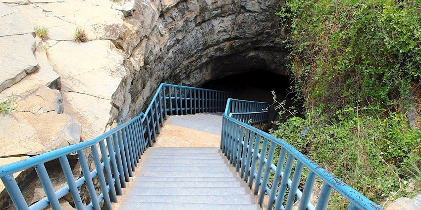 Billa Surgam Caves is one of the most rugged and historical caves in Andhra Pradesh.