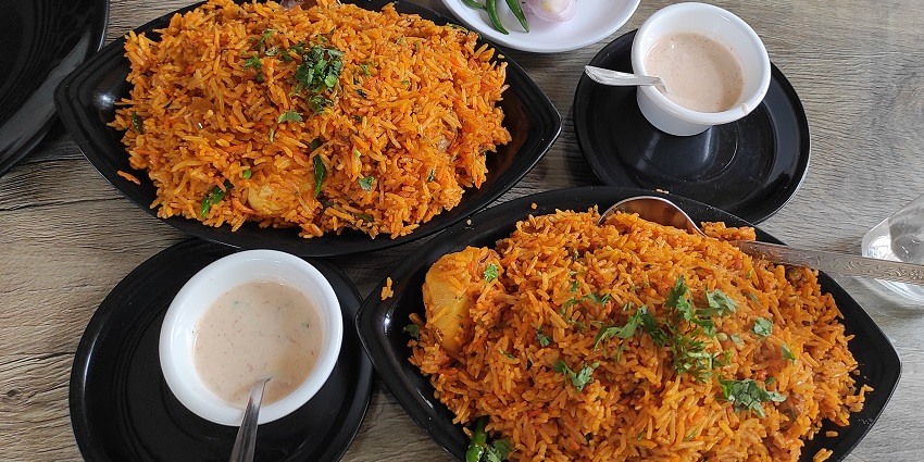 Dive into the flavourful delicacies served the restaurants and cafes near the waterfall