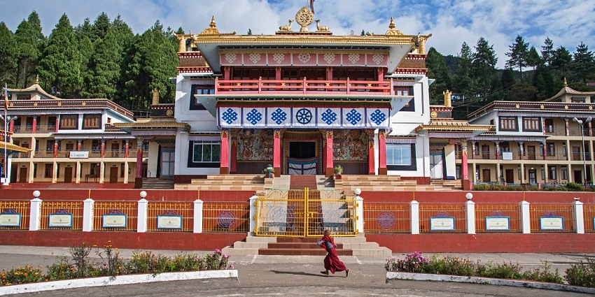 Bomdila Monastery is a serene and secluded Tibetan Buddhist monastery within the mountains.