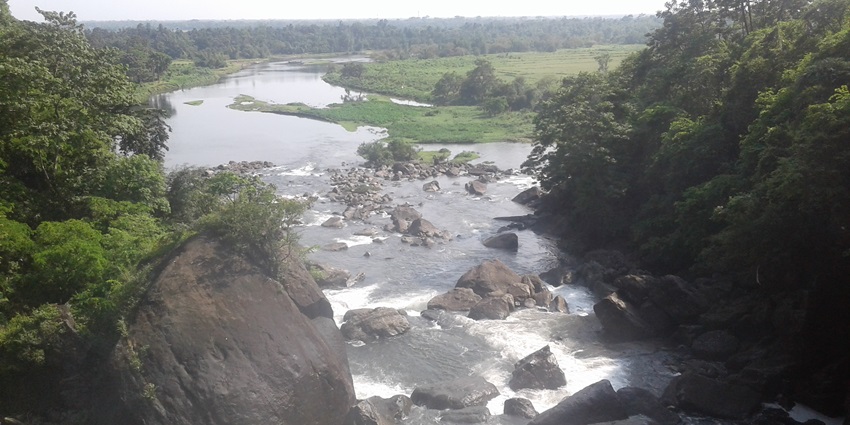 Snapshot of beautiful Bophill Falls near border area–offbeat places in Meghalaya, India