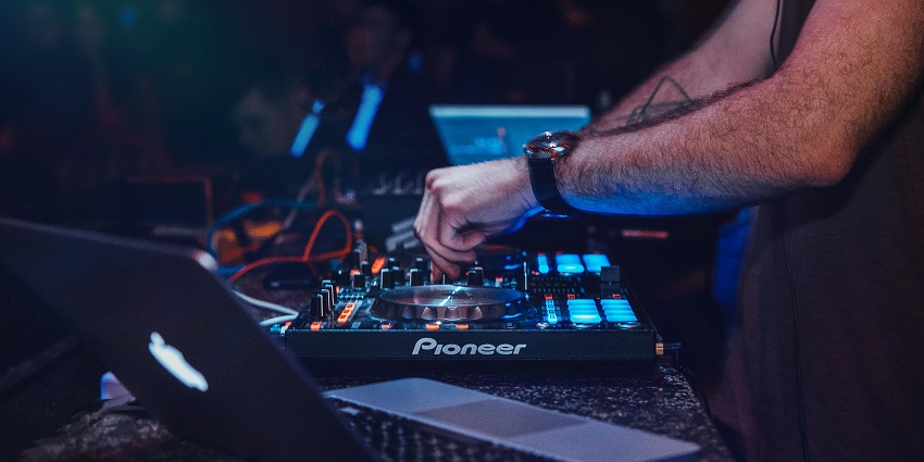 Broma Not a Bar is one of the most trendy places to visit to witness the Saigon nightlife.