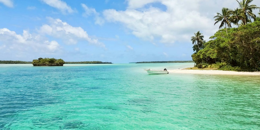 Bubu Beach is one of the most beautiful places to visit in Nusa Islands for all.