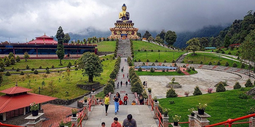 This park is highly revered due to its Buddha statue, along with panoramic views of the Kanchenjunga mountain.