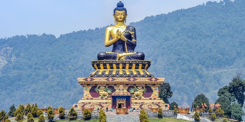 This park has the 130-feet tall Buddha statue, a major attraction near this area.