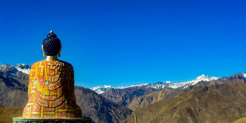 Langza Village has a land rich in fossils and the colossal Langza Buddha Statue.