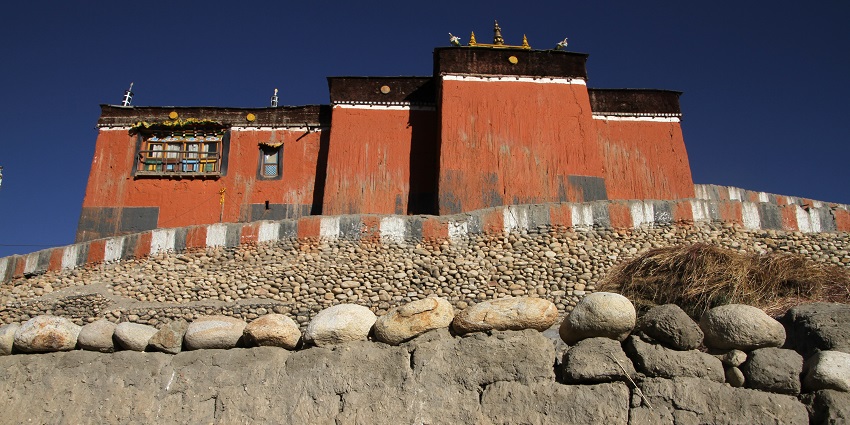 View of Charang Thupten Sedup Dharkeling Gumba with a clear sky as the backdrop.