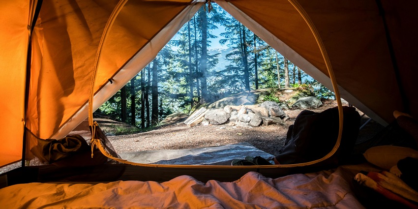 Enjoy camping in Manali to enjoy the serene views of nature and the stunning Himalayan scenery
