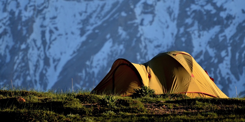 Camping in the midst of mountain ranges can be a thrilling experience in Gulmarg.