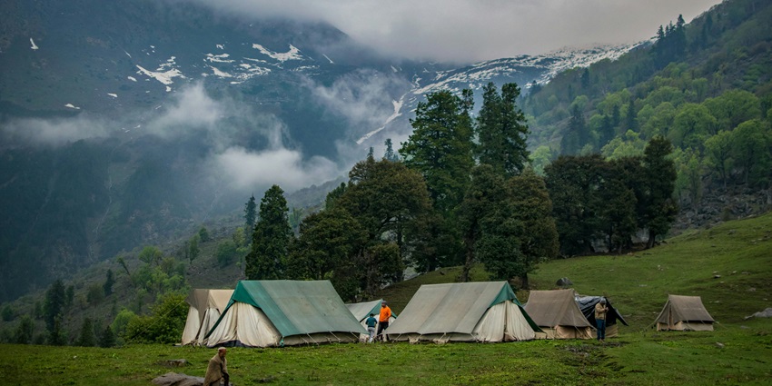 One of the adventure sports in Kashmir you need to try is Camping for a thrilling time.