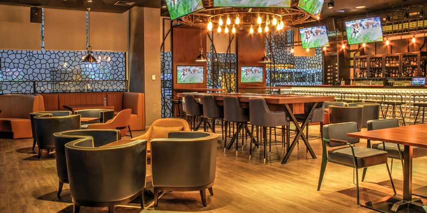 Carter’s hosts live music and DJ performances, making it an exciting spot for nightlife.