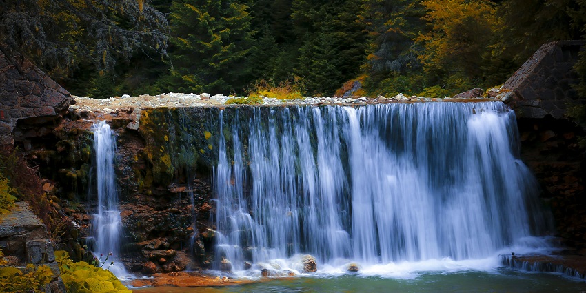 Mawsmai Falls is one of the biggest waterfalls in Cherrapunji that is located amidst dense forests