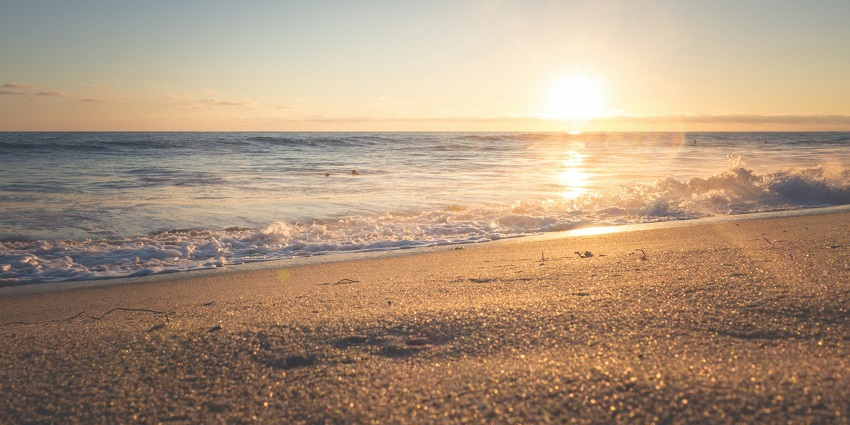 A sun setting down in the evening at Cat Ba Island, one of the serene beaches in Hanoi.