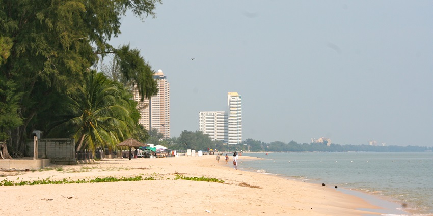 Peaceful Cha-Am Beach with golden sands, gentle waves, and a serene coastal vibe.