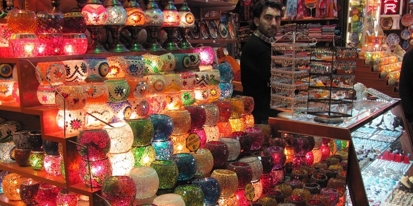 Explore the Chail Bazar market to buy souvenirs - The best thing to do in Chail