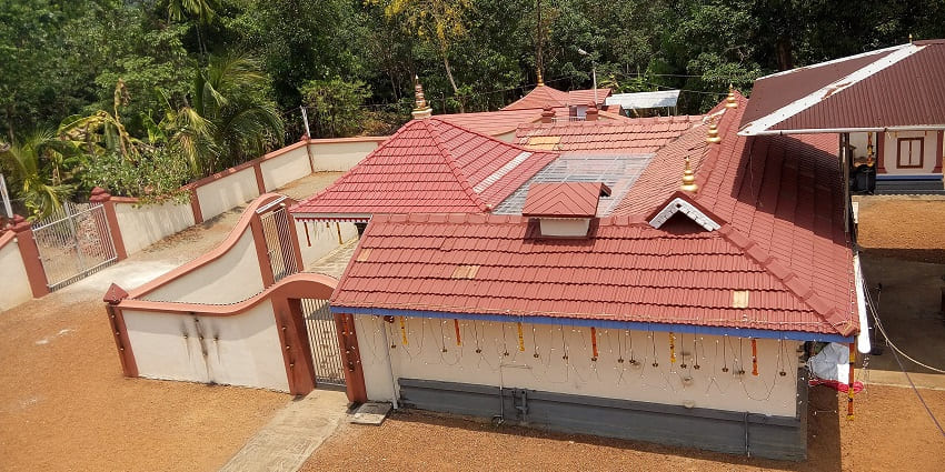 A picture of a historical temple in Thiruvalla with multiple complexes surrounded by a garden