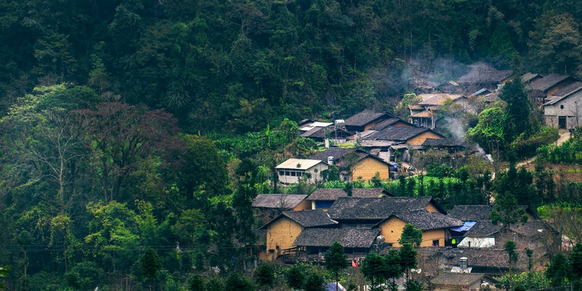 Exploring Chalal Village is one of the best things to do in Kasol in May for tourists.