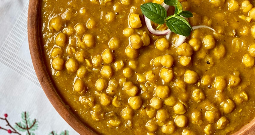 Add Chana Ghugni, usually eaten as a snack, to your list of the best food in Patna.