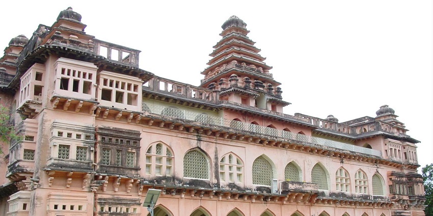 Chandragiri Fort is a large and old fort in Andhra Pradesh and a must-visit attraction.