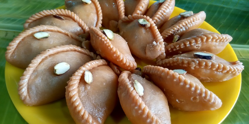Chandrakala sweet, similar to gujia, is prepared with maida, khoya, nuts, and sugar syrup.