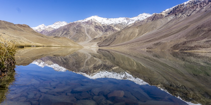 Panoramic image of the beautiful Chandratal lake amidst the hills of Spiti valley
