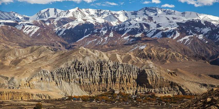 Image of mountains - surrounded by a group of desertic mountains of rugged topography, appeared Charang